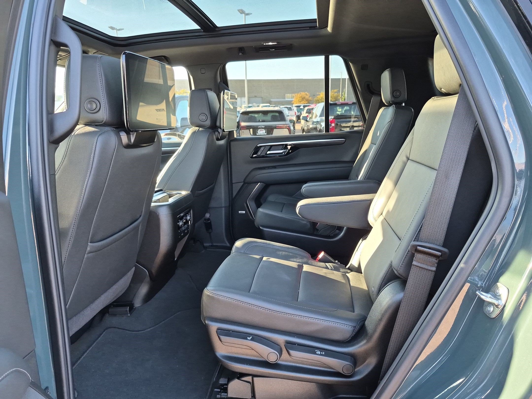 Used 2026 Chevrolet Tahoe Z71 w/ Z71 Off-Road Package AWD/4WD image 28