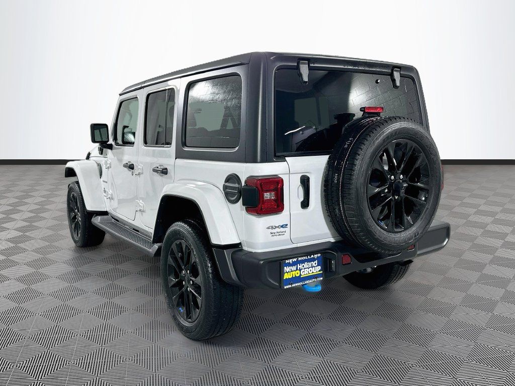 Used 2023 Jeep Wrangler Unlimited Sahara w/ Cold Weather Group AWD/4WD image 5