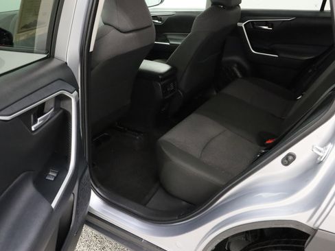Used 2025 Toyota RAV4 XLE FWD image 46