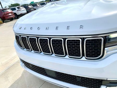 Used 2025 Jeep Wagoneer L Series II AWD/4WD image 2