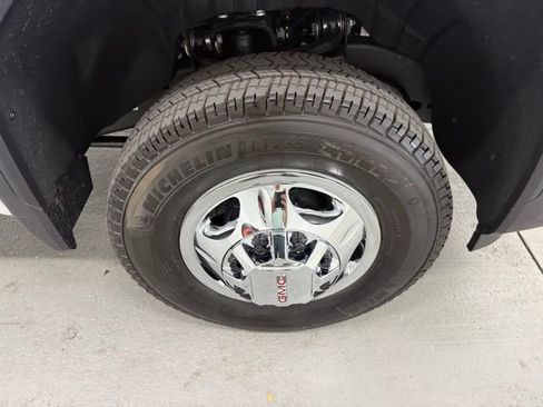 New 2026 GMC Sierra 3500 SLE w/ SLE Convenience Package image 4