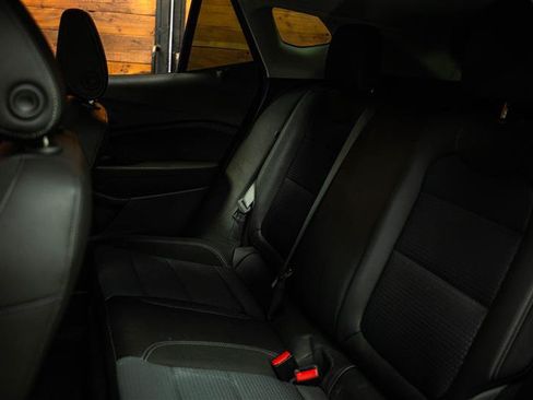 Used 2025 Chevrolet Trax LT w/ LT Convenience Package FWD image 10