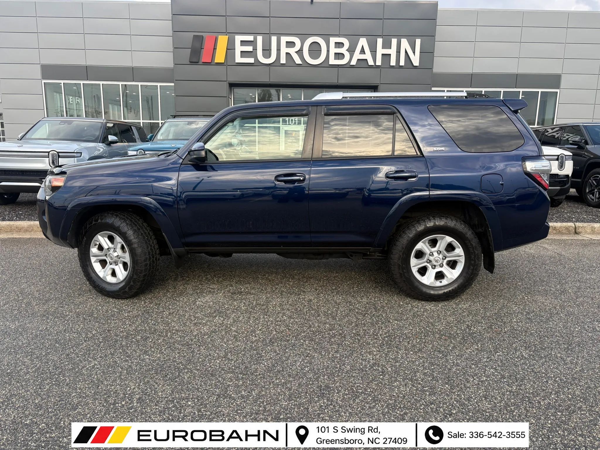 Used 2015 Toyota 4Runner SR5 AWD/4WD image 2