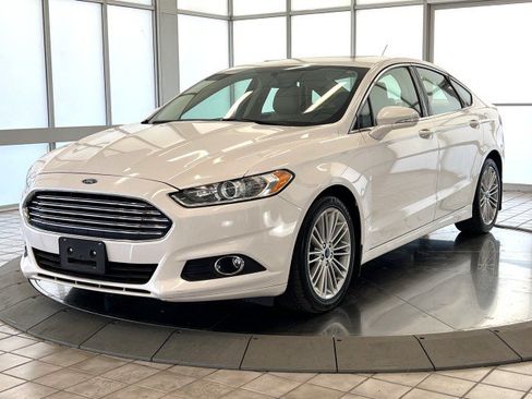 Used 2015 Ford Fusion SE w/ Equipment Group 202A FWD image 3