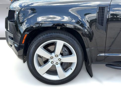 Used 2023 Land Rover Defender 130 X-Dynamic SE AWD/4WD image 12