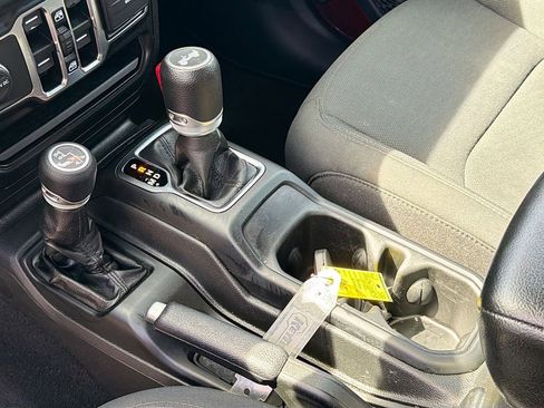 Used 2022 Jeep Wrangler Unlimited Sport image 25