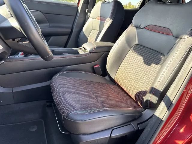 Certified 2025 Nissan Kicks SR FWD image 29
