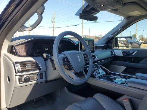Used 2020 Lincoln Navigator Reserve w/ Luxury Package image 14