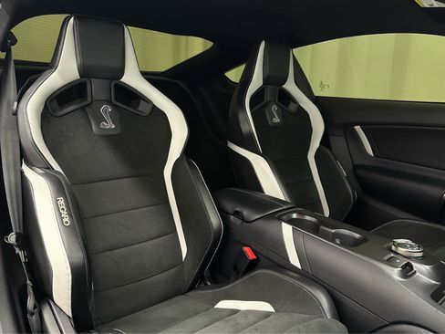 Used 2022 Ford Mustang Shelby GT500 w/ Carbon Fiber Track Pack image 12