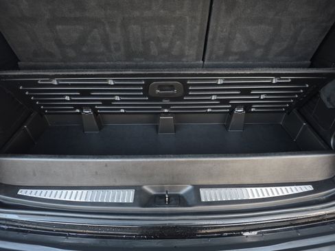 Used 2018 Cadillac Escalade Luxury image 38