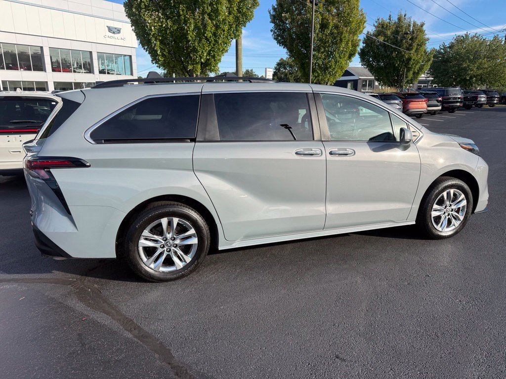 Certified 2023 Toyota Sienna XLE Woodland Edition AWD/4WD image 10