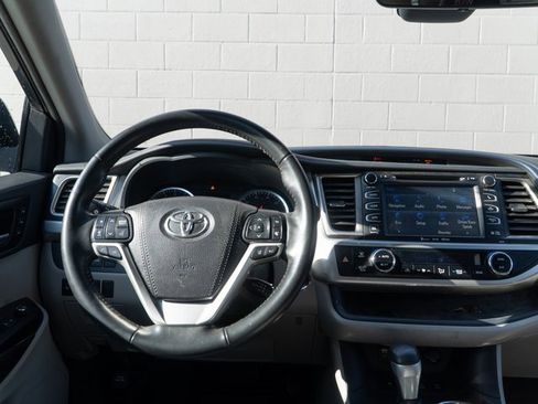 Used 2019 Toyota Highlander Limited Platinum image 23