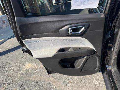 Used 2023 Jeep Compass Latitude w/ Convenience Group image 16