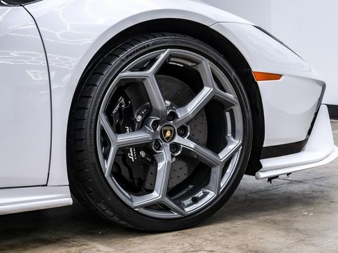 Used 2023 Lamborghini Huracan Tecnica image 89