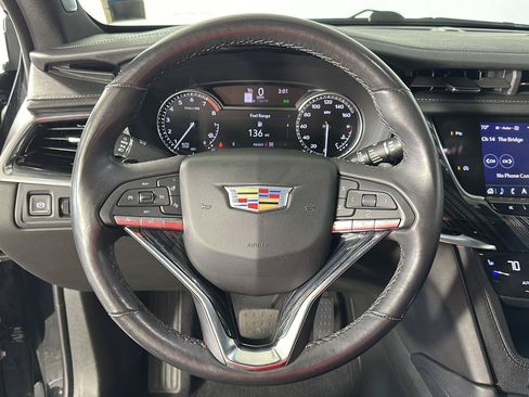 Used 2024 Cadillac XT6 Premium Luxury AWD/4WD image 13