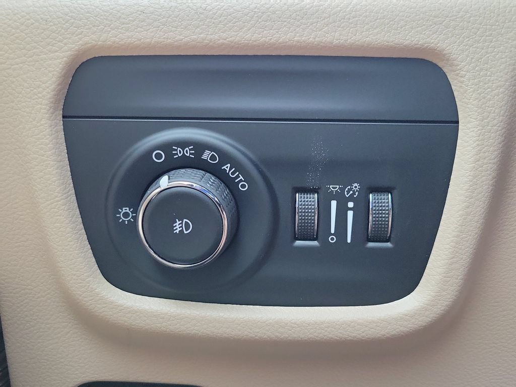 New 2026 Jeep Grand Cherokee Limited w/ Limited Altitude Package RWD image 25