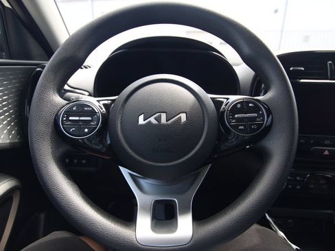 Used 2025 Kia Soul S FWD image 18