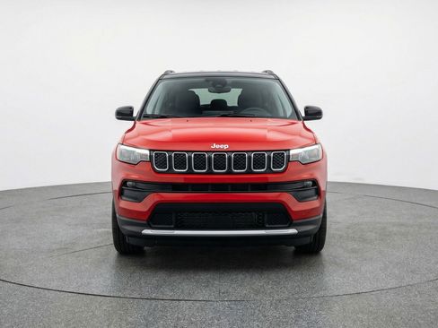 Used 2025 Jeep Compass Limited AWD/4WD image 2