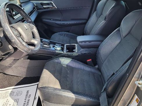 Used 2022 Mitsubishi Outlander SE image 9