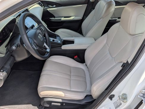 Used 2019 Honda Insight Touring image 2
