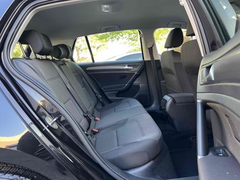 Used 2019 Volkswagen e-Golf SE w/ Driver Assistance Package FWD image 35