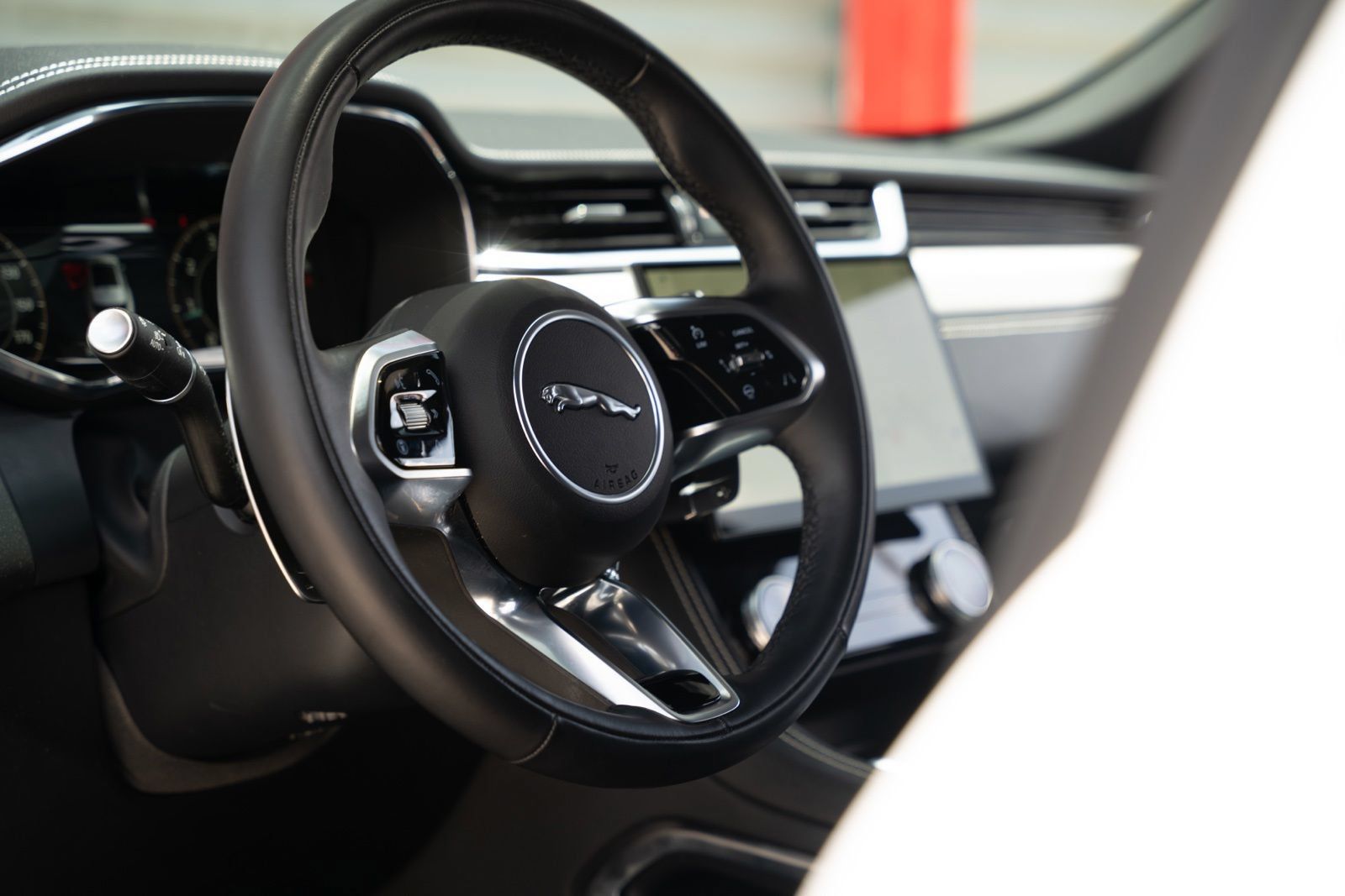 Used 2025 Jaguar F-PACE R-Dynamic S AWD/4WD image 30
