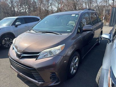 Certified 2018 Toyota Sienna LE w/ Carpet Mat Package