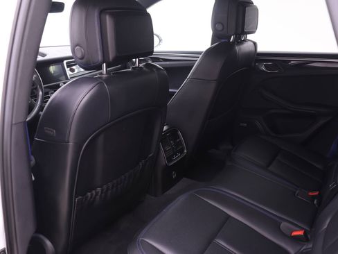 Certified 2023 Porsche Macan Turbo AWD/4WD image 17
