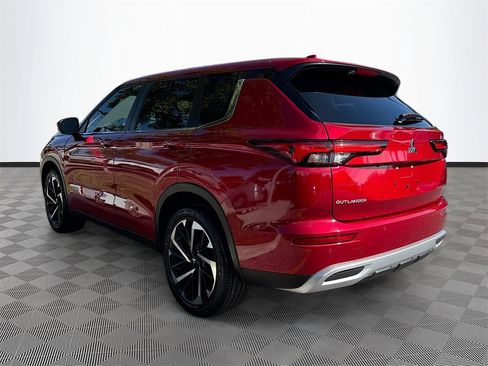 Used 2024 Mitsubishi Outlander SE image 8