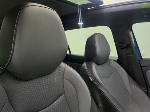 Used 2025 Volkswagen Tiguan SE R-Line FWD image 23