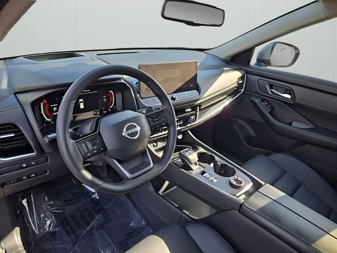 Used 2025 Nissan Rogue SL w/ SL Premium Package image 11