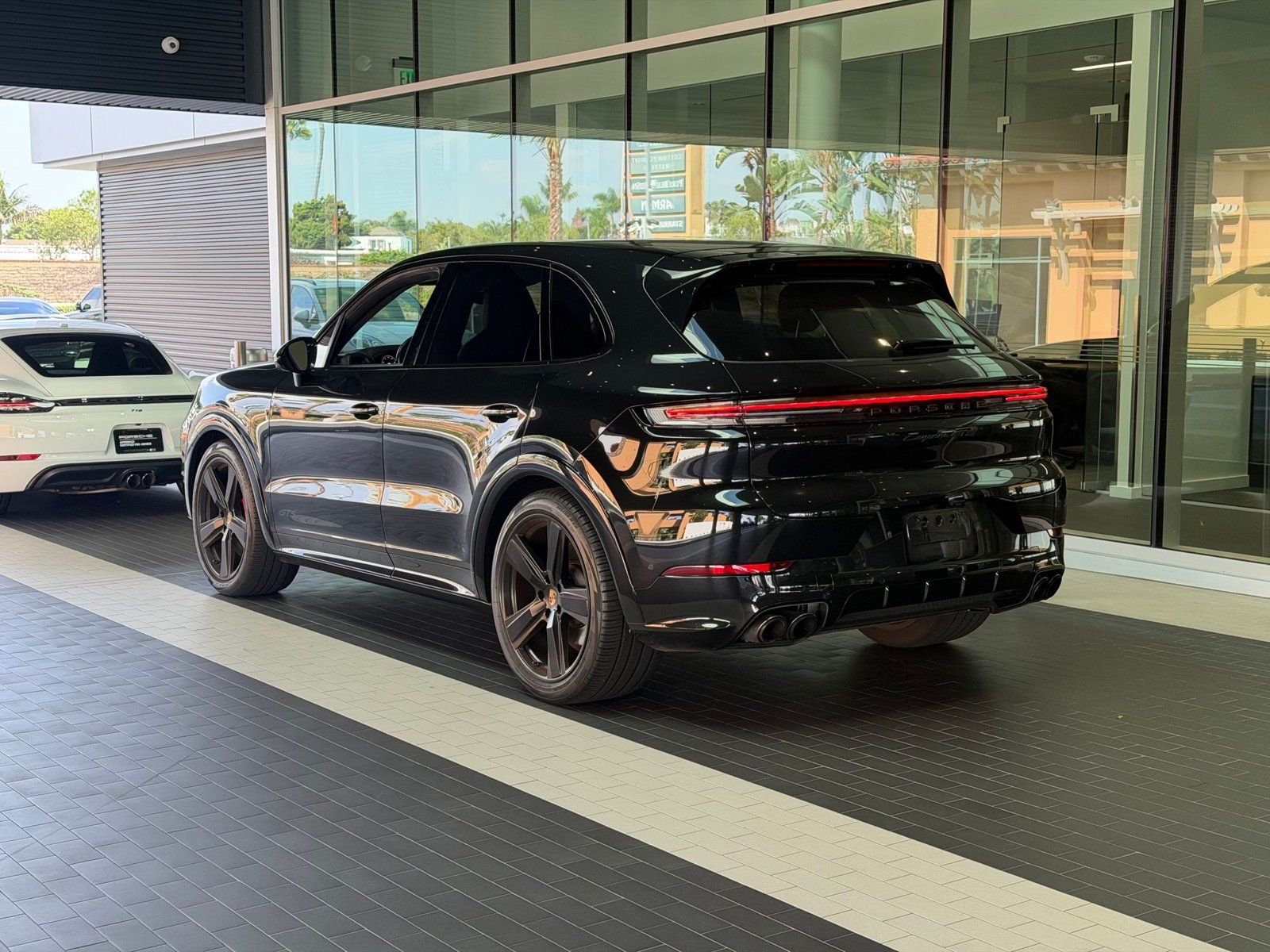 Certified 2025 Porsche Cayenne GTS AWD/4WD image 10