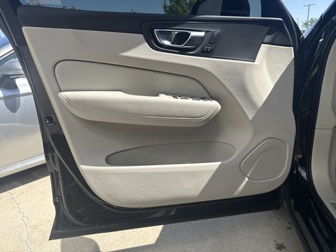 Used 2022 Volvo XC60 B5 Momentum w/ Climate Package image 24