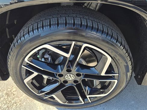 New 2026 Volkswagen Tiguan SEL R-Line image 6