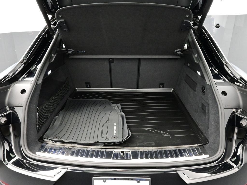 Certified 2022 Porsche Cayenne Turbo AWD/4WD image 10