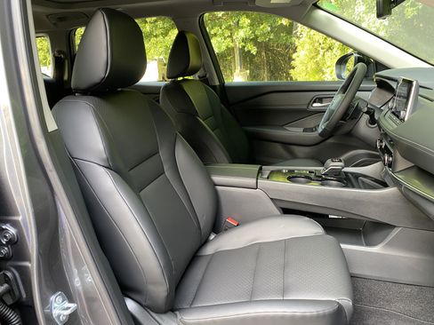 Used 2026 Nissan Rogue Dark Armor FWD image 32