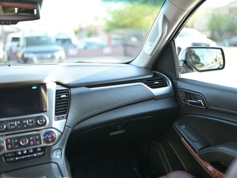 Used 2020 Chevrolet Suburban Premier w/ Premier Plus Edition AWD/4WD image 13