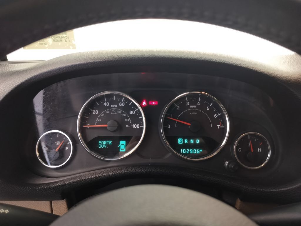 Used 2015 Jeep Wrangler Sahara w/ Connectivity Group AWD/4WD image 14