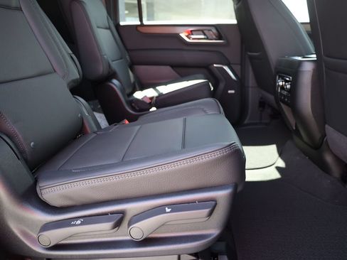 New 2026 GMC Yukon XL Denali w/ Denali Reserve Package AWD/4WD image 19