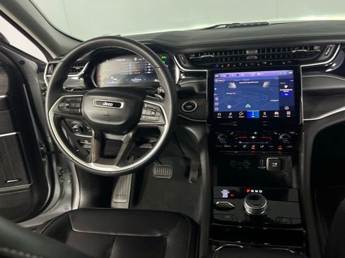 Used 2023 Jeep Grand Cherokee 4WD 4xe image 13