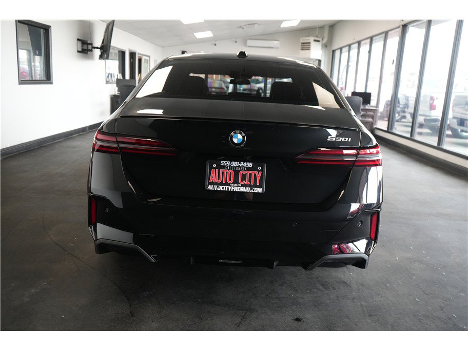 Used 2025 BMW 530i w/ M Sport Package RWD image 6
