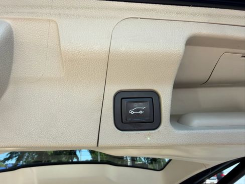 Used 2018 GMC Acadia Denali AWD/4WD image 18