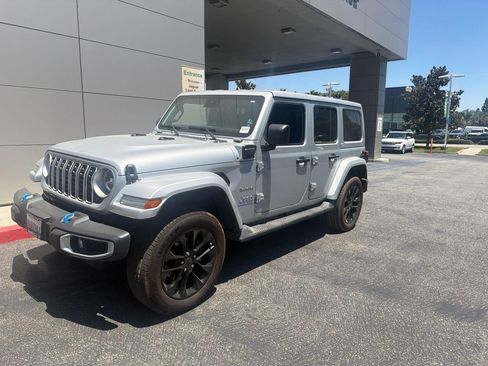Used 2024 Jeep Wrangler Unlimited Sahara AWD/4WD image 1