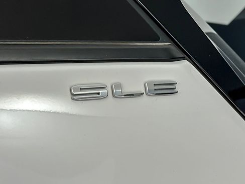 Used 2022 GMC Terrain SLE w/ Driver Convenience Package FWD image 26