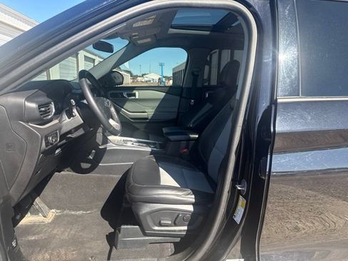 Used 2024 Ford Explorer XLT w/ Equipment Group 202A AWD/4WD image 4