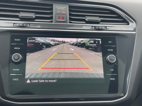 Used 2022 Volkswagen Tiguan SE R-Line image 38