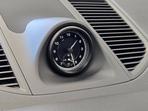 Used 2025 Porsche Macan image 18