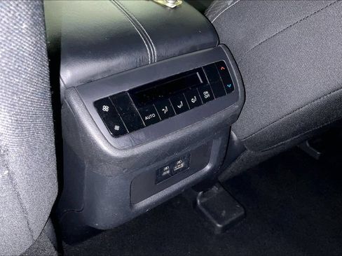 Used 2022 Nissan Pathfinder SV FWD image 30