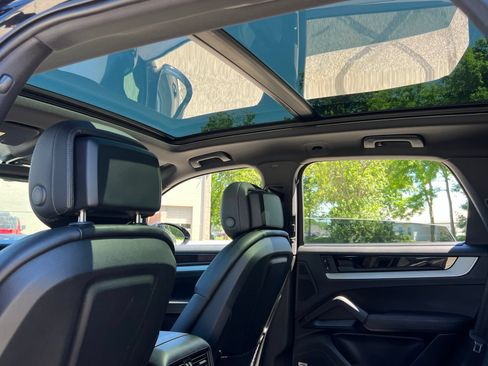 Certified 2025 Porsche Cayenne E-Hybrid AWD/4WD image 22
