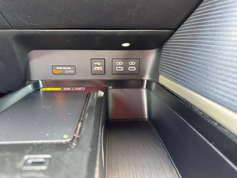 Used 2025 Toyota Camry SE FWD image 25